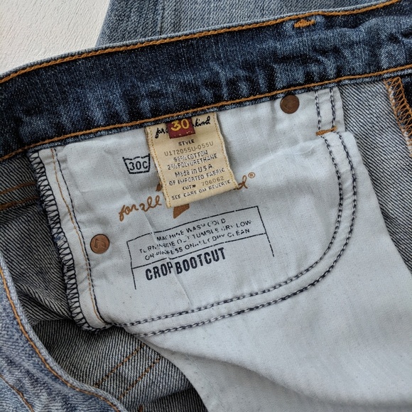 7FAM | Crop Bootcut with Decorative Rhinestones 28 - Picture 5 of 8